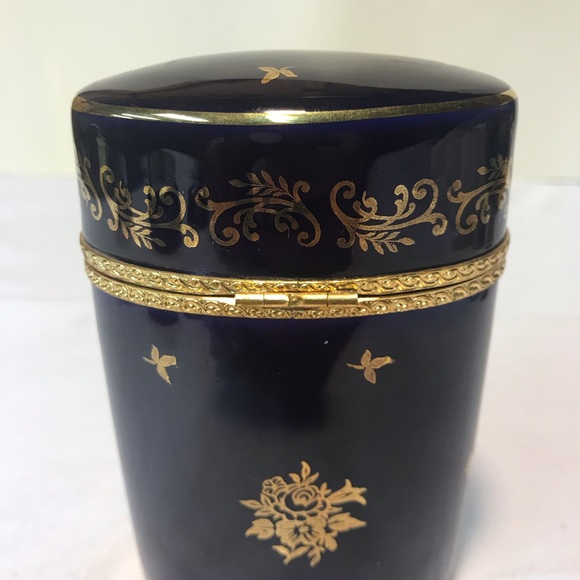 Limoges Le Rop (made in France) Trinket Box - Picture 2 of 4